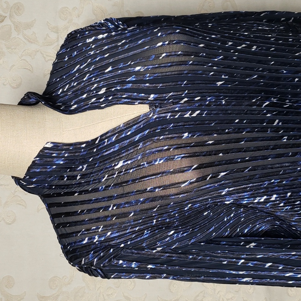 Chico's Travelers Black & Navy Striped Sheer ZipFront Stretchy Top (size… - Picture 2 of 11